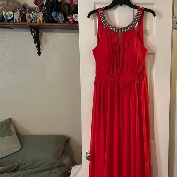 Laundry By Shelli Segal Red Pleated Halter Maxi Gown - Picture 1 of 7